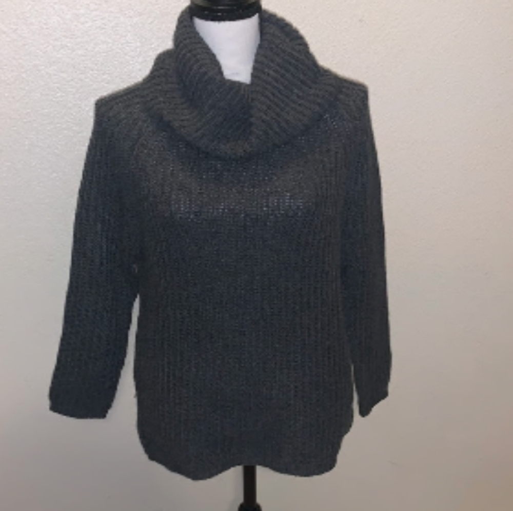 Active USA Women's sweater Sz L
